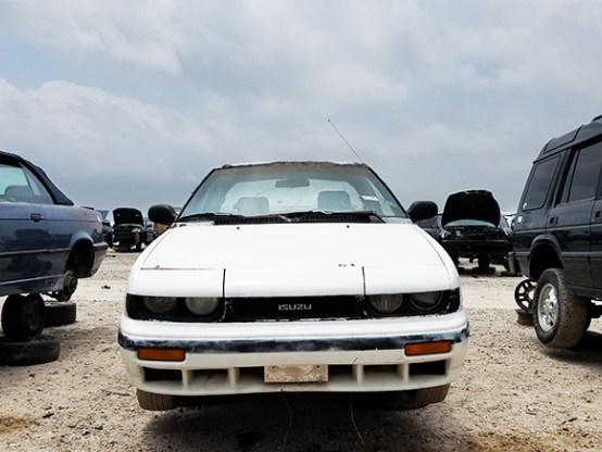 EN EL PATIO: 1990 ISUZU IMPULSE XS, CORPUS CHRISTI, TX