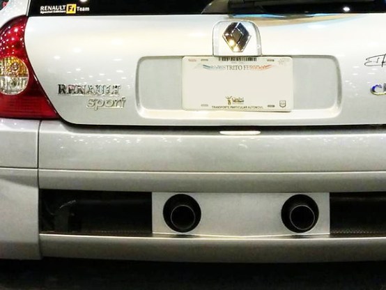 ¡SACRE BLEU! PARÍS RESTRINGE EL USO DE COCHES ANTIGUOS